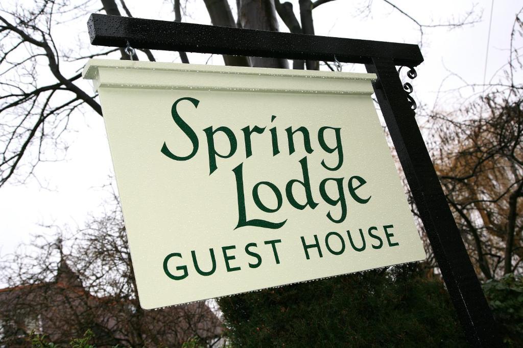 Spring Lodge هاروغايت المظهر الخارجي الصورة